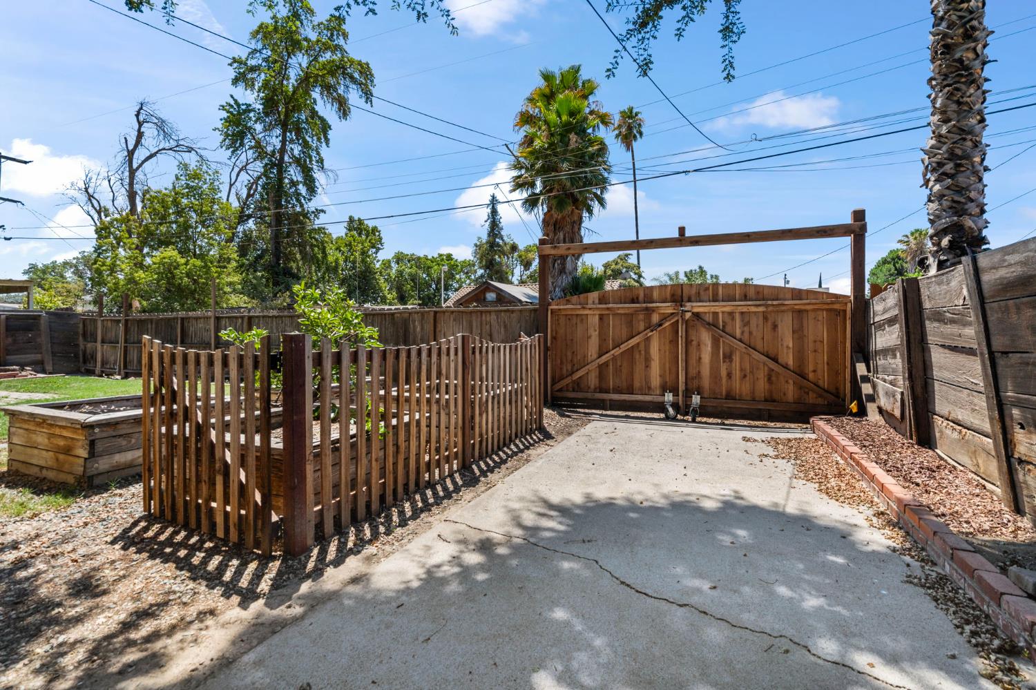 Detail Gallery Image 38 of 40 For 2040 Edgebrook Dr, Modesto,  CA 95354 - 3 Beds | 2 Baths