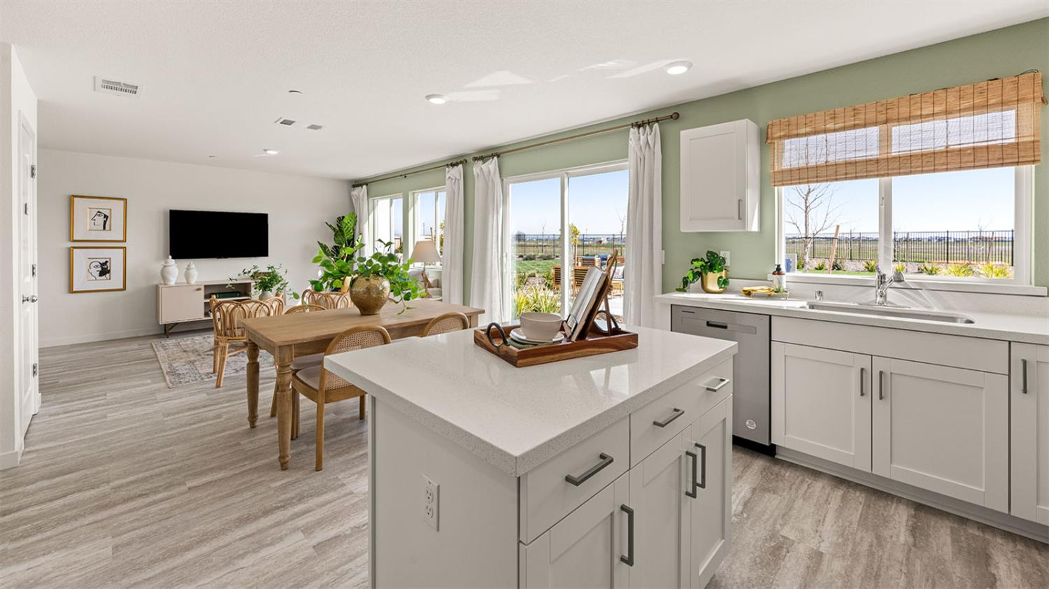 Detail Gallery Image 2 of 10 For 3000 Foxtail Way, Roseville,  CA 95747 - 3 Beds | 2/1 Baths