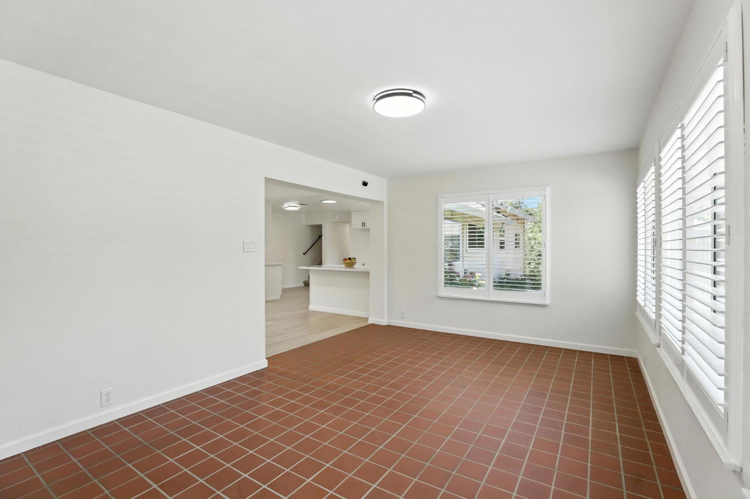Detail Gallery Image 16 of 37 For 7969 Glenbar Way, Fair Oaks,  CA 95628 - 4 Beds | 2/1 Baths