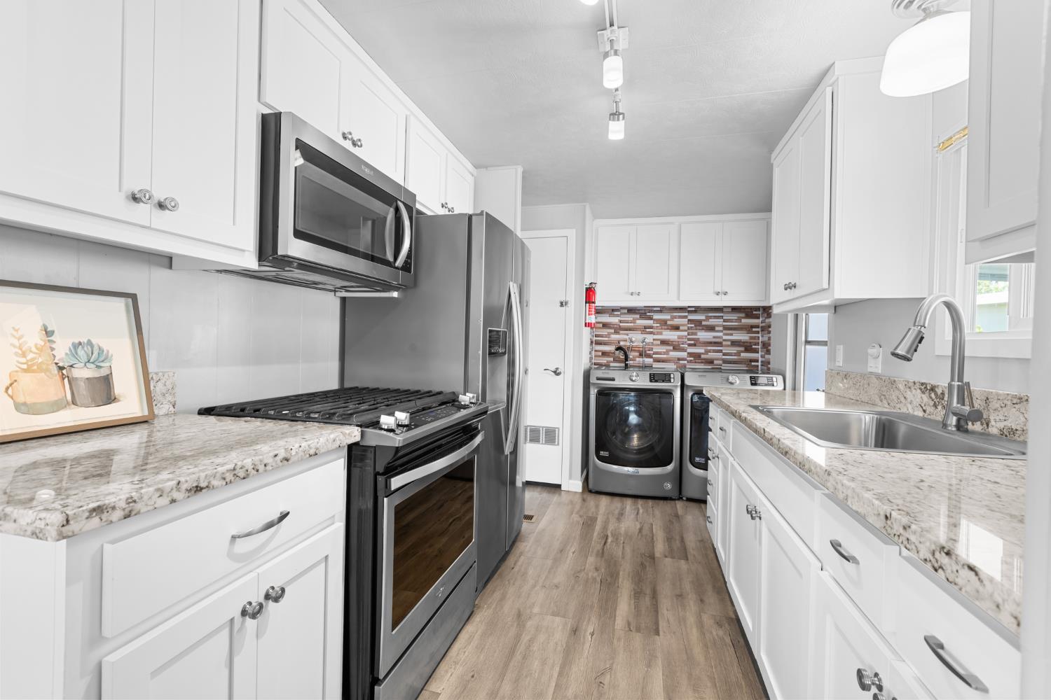 Detail Gallery Image 10 of 30 For 8181 Folsom Blvd 88, Sacramento,  CA 95826 - 2 Beds | 1 Baths