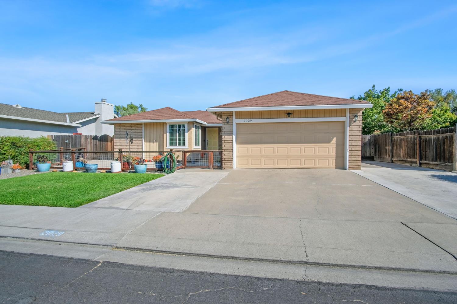 Detail Gallery Image 2 of 17 For 2029 Woodacre Dr, Modesto,  CA 95355 - 3 Beds | 2 Baths