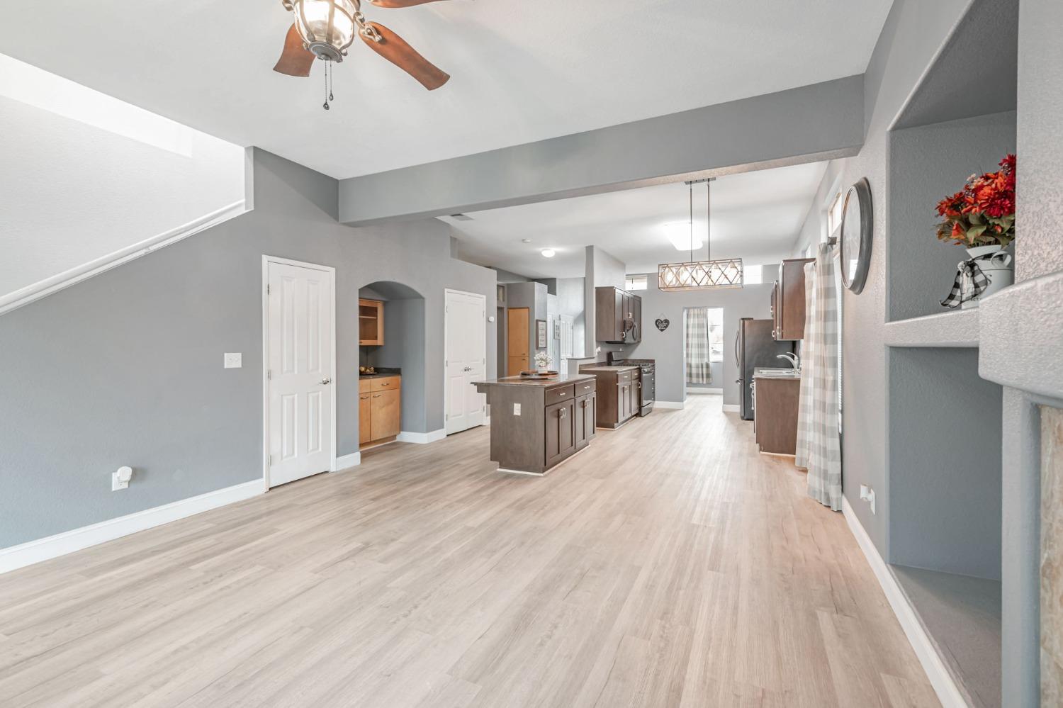 Detail Gallery Image 8 of 46 For 9065 Robbins Rd, Sacramento,  CA 95829 - 4 Beds | 2/1 Baths