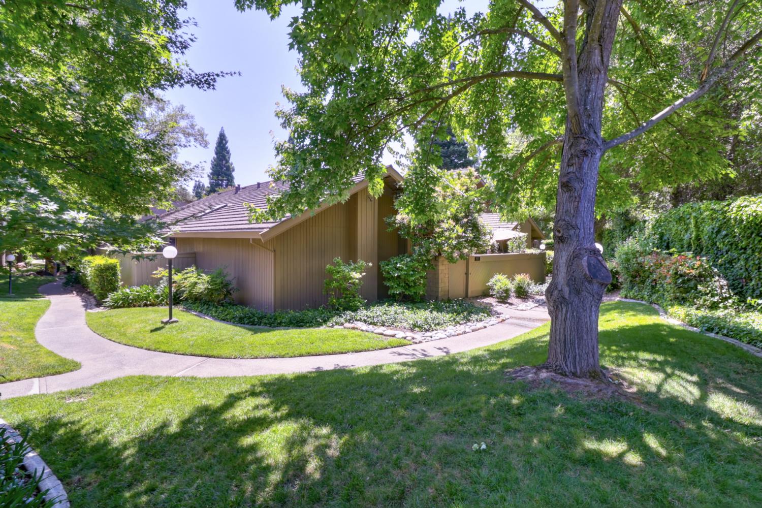 Detail Gallery Image 93 of 99 For 1911 Discovery Village Ln, Gold River,  CA 95670 - 2 Beds | 2 Baths