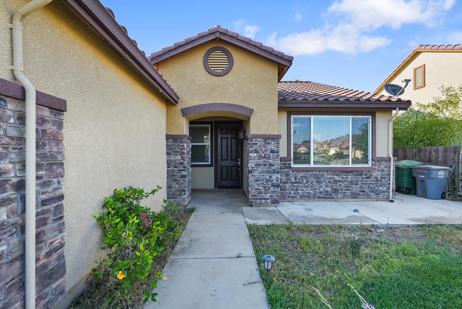 Detail Gallery Image 2 of 41 For 1444 San Pedro St, Los Banos,  CA 93635 - 4 Beds | 2 Baths