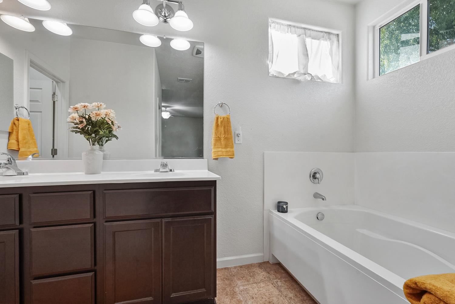 Detail Gallery Image 16 of 41 For 1444 San Pedro St, Los Banos,  CA 93635 - 4 Beds | 2 Baths
