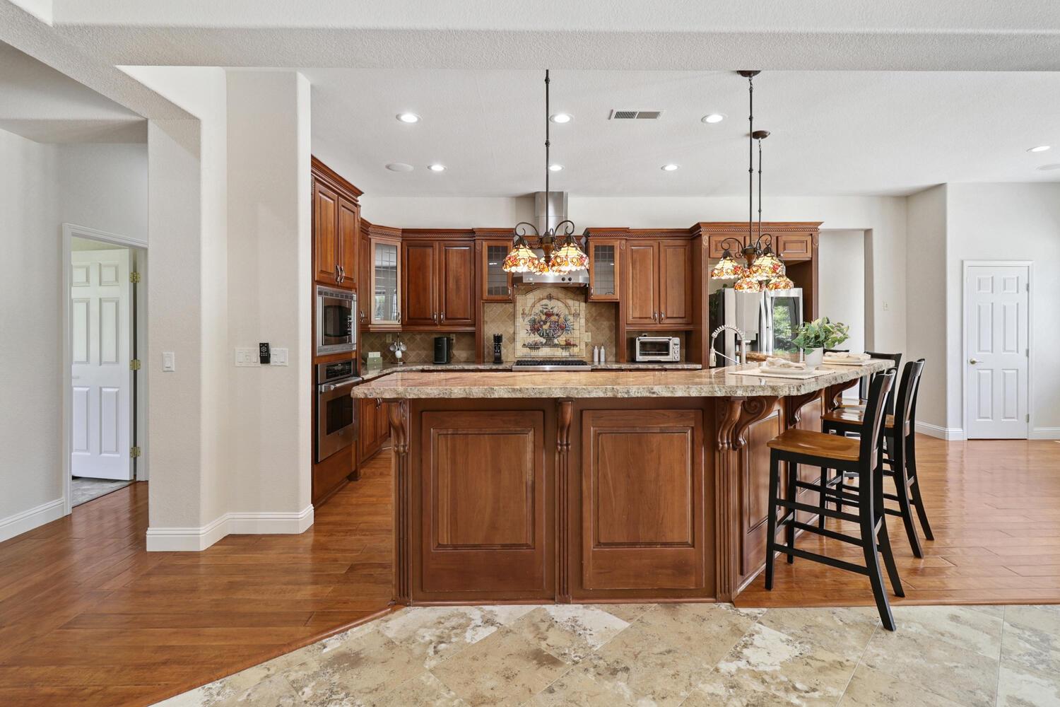 Detail Gallery Image 21 of 92 For 9896 Silvergate Ln, Elk Grove,  CA 95624 - 5 Beds | 3 Baths