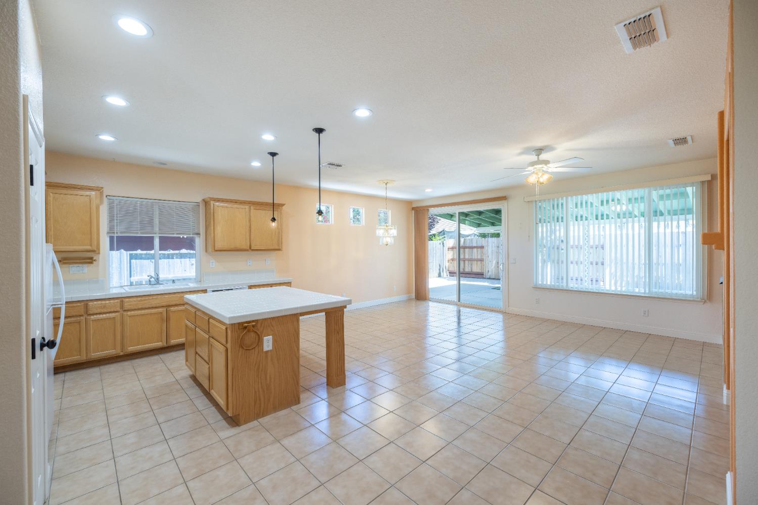 Detail Gallery Image 14 of 66 For 12241 Conservancy Way, Rancho Cordova,  CA 95742 - 3 Beds | 2 Baths