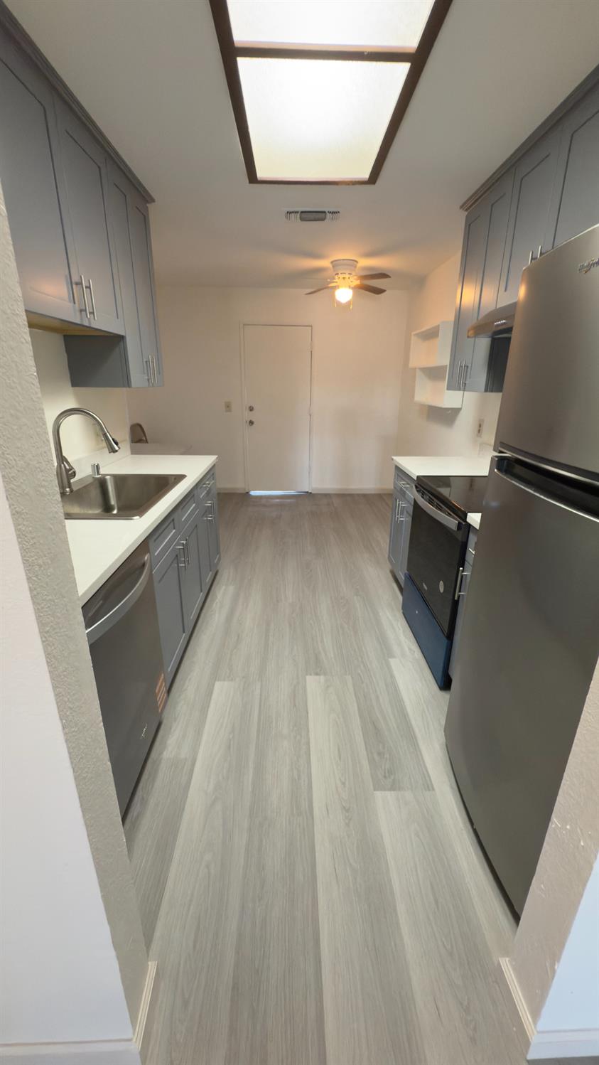 Detail Gallery Image 9 of 23 For 8263 Union House Way, Sacramento,  CA 95823 - 2 Beds | 1/1 Baths