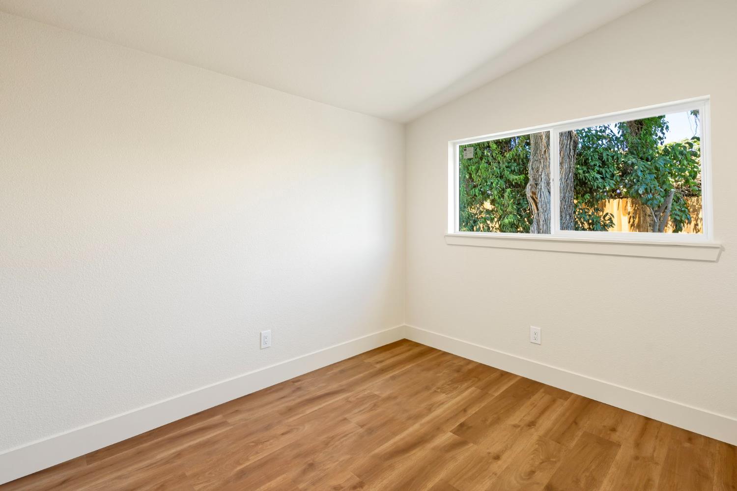 Detail Gallery Image 14 of 23 For 3889 32nd, Sacramento,  CA 95824 - 3 Beds | 2 Baths