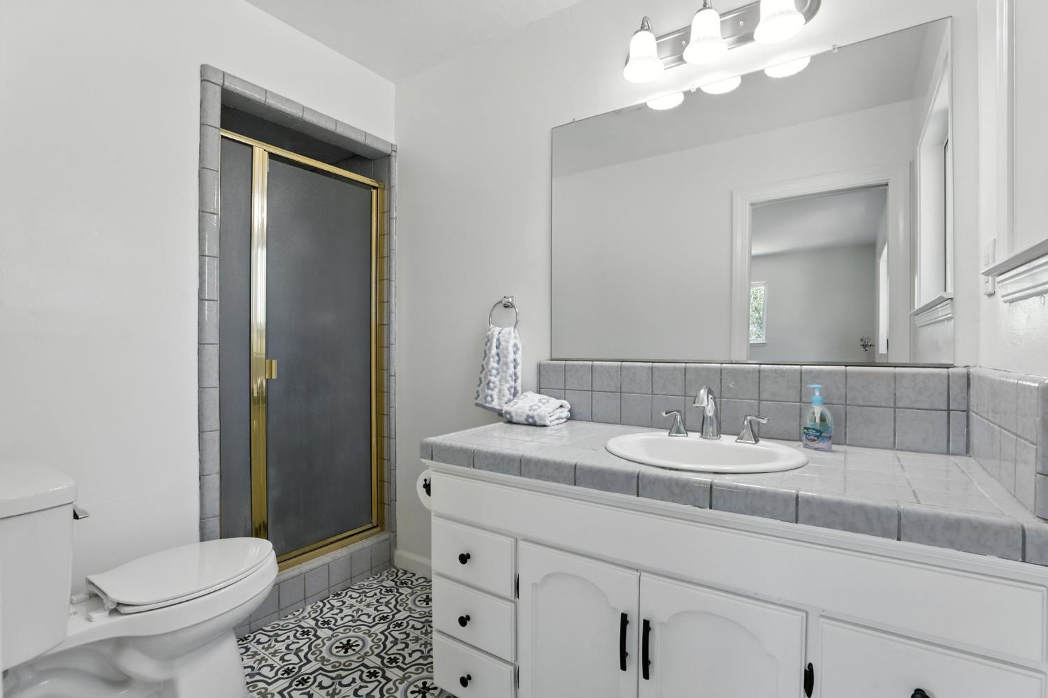 Detail Gallery Image 21 of 37 For 7969 Glenbar Way, Fair Oaks,  CA 95628 - 4 Beds | 2/1 Baths