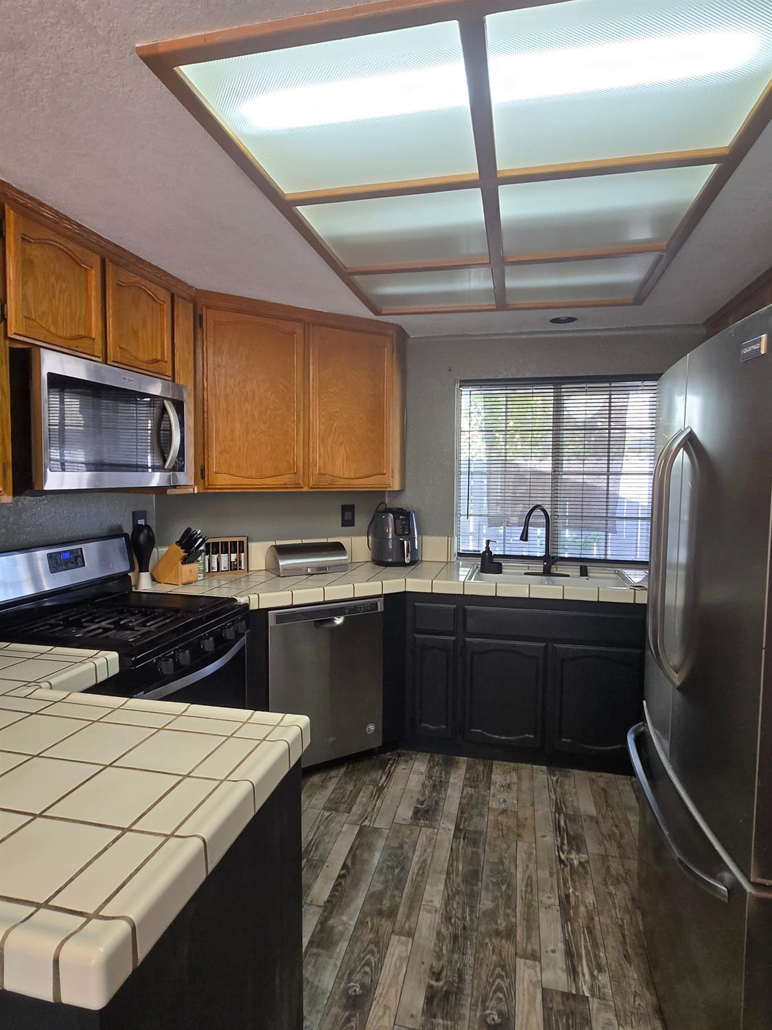 Detail Gallery Image 6 of 25 For 9388 Allendale Way, Sacramento,  CA 95829 - 3 Beds | 2 Baths