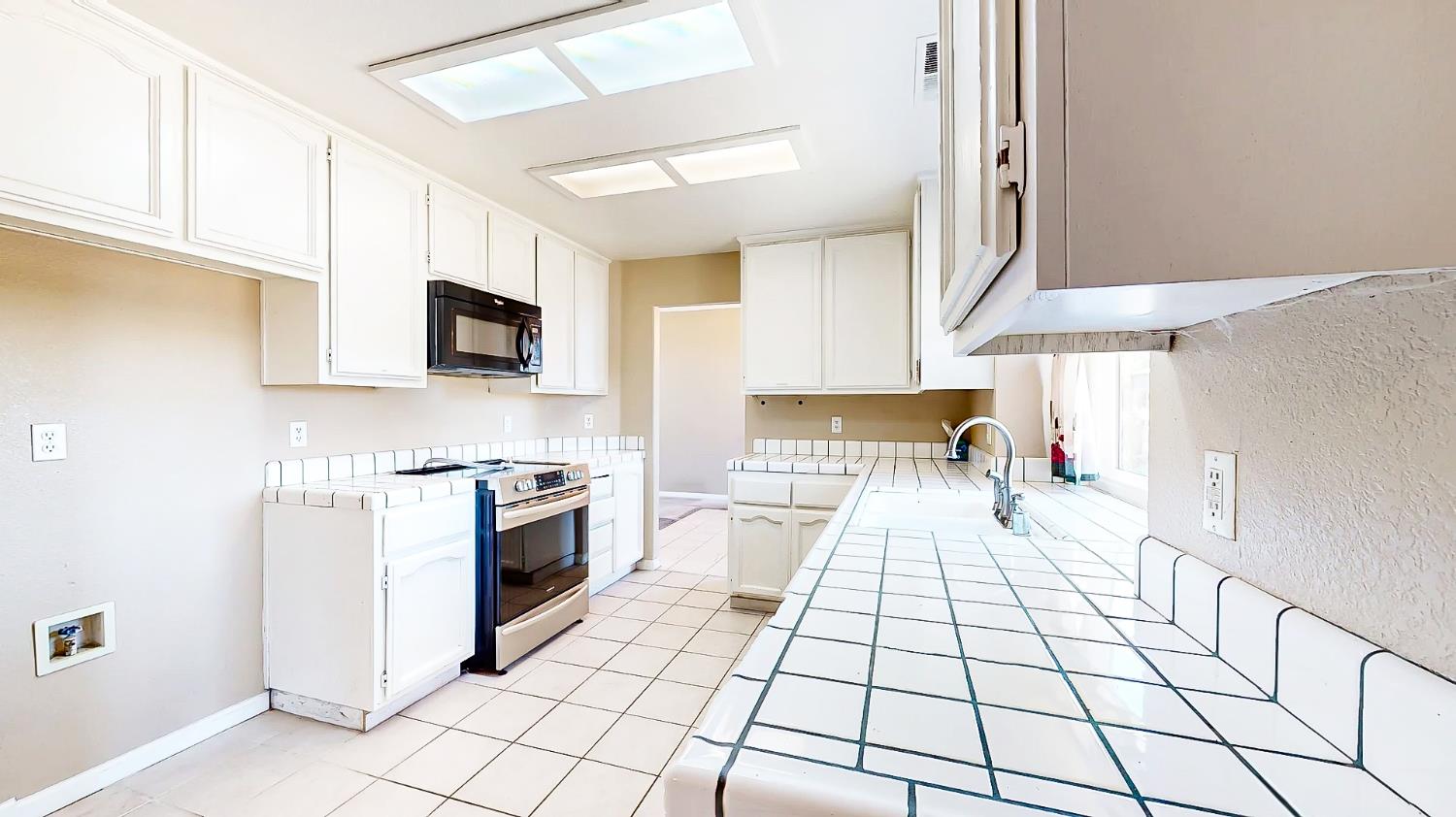Detail Gallery Image 12 of 41 For 2334 Santos St, Dos Palos,  CA 93620 - 4 Beds | 2/5 Baths