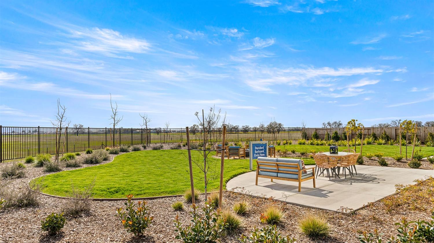 Detail Gallery Image 10 of 11 For 1080 Silver Feather Way, Roseville,  CA 95747 - 5 Beds | 3 Baths