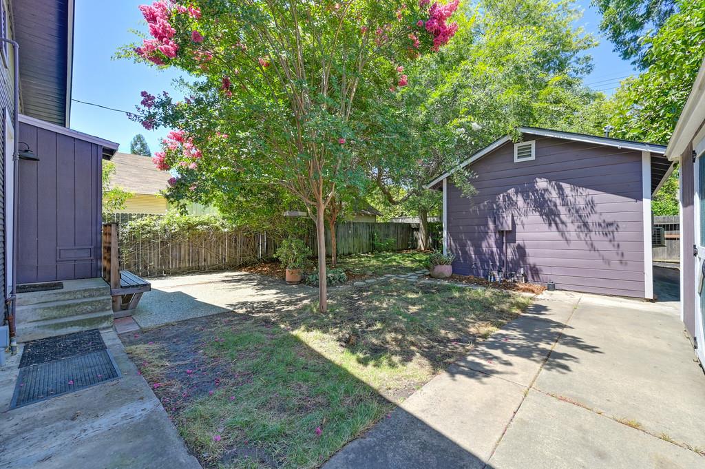 Detail Gallery Image 43 of 53 For 2232 Gerber Ave, Sacramento,  CA 95817 - 3 Beds | 2 Baths