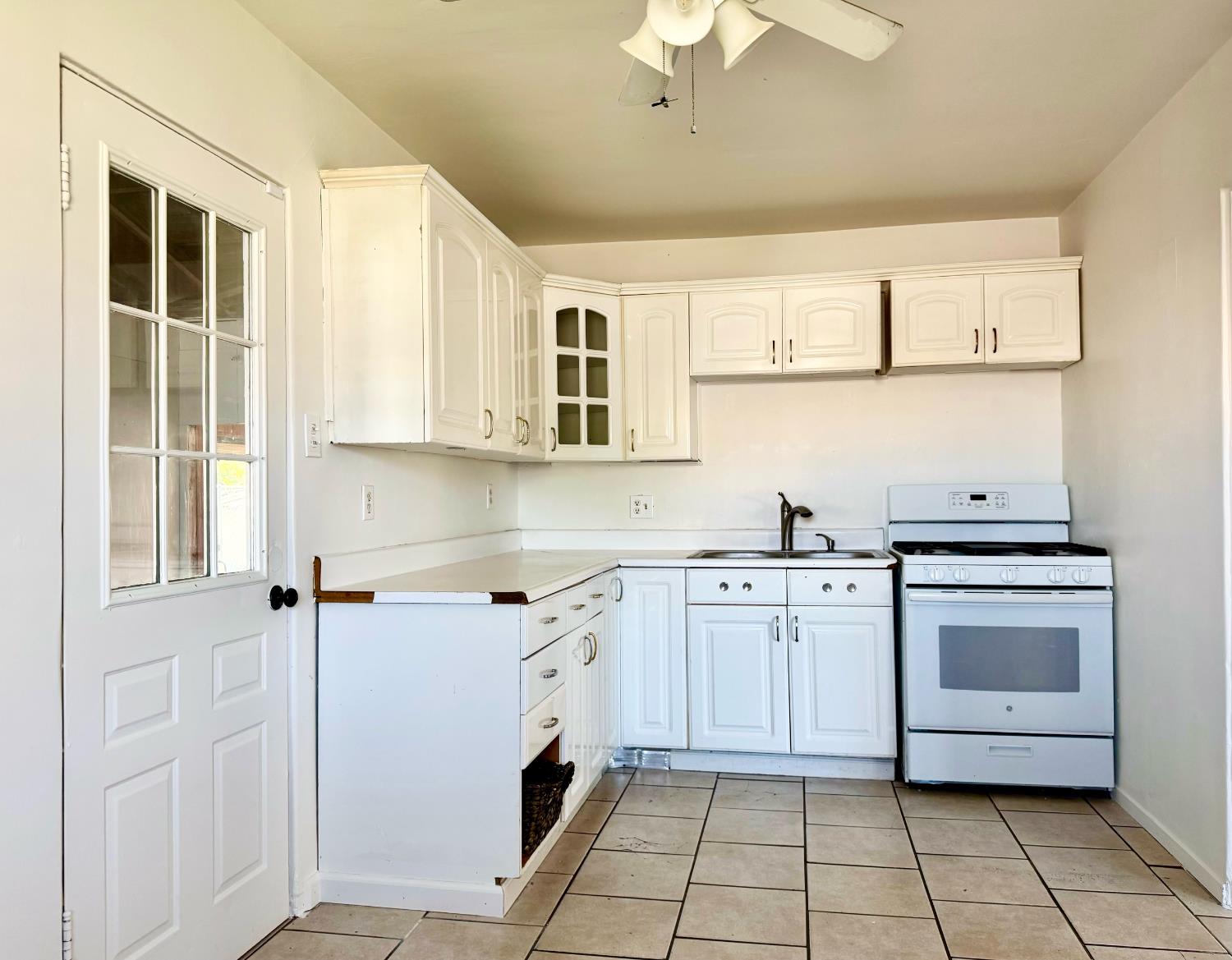 Detail Gallery Image 7 of 19 For 2818 Plover St, Sacramento,  CA 95815 - 4 Beds | 2 Baths