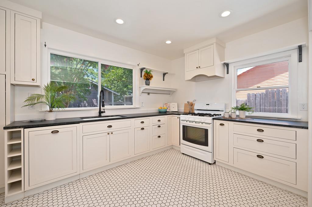 Detail Gallery Image 23 of 53 For 2232 Gerber Ave, Sacramento,  CA 95817 - 3 Beds | 2 Baths