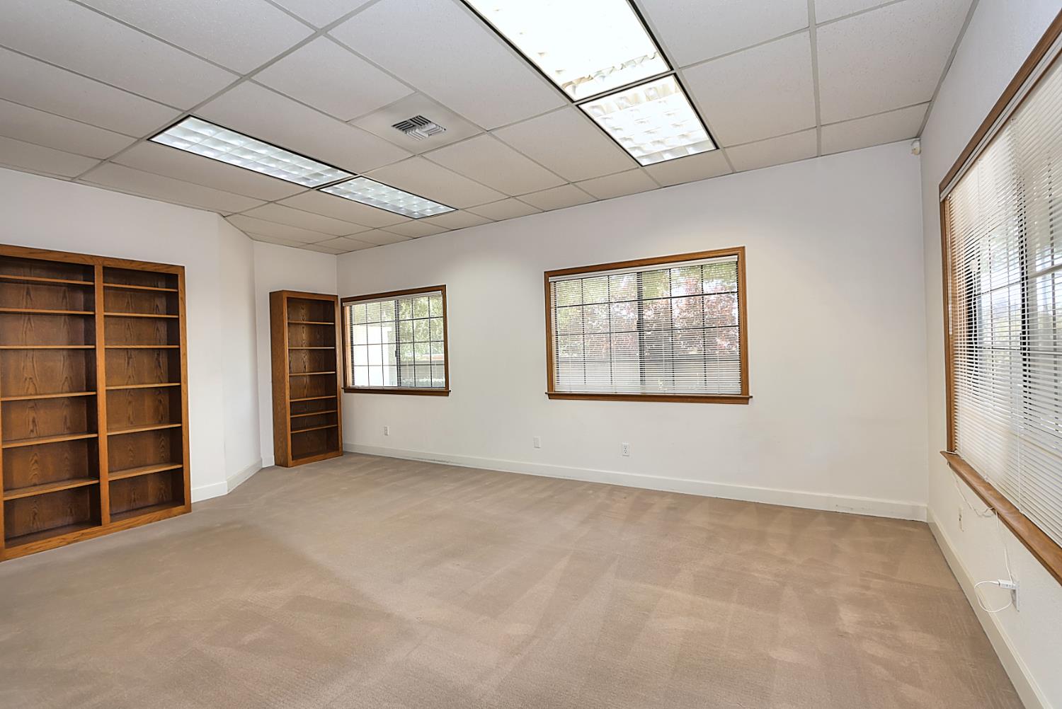 Detail Gallery Image 35 of 51 For 1601 Executive Ct, Sacramento,  CA 95864 - – Beds | – Baths