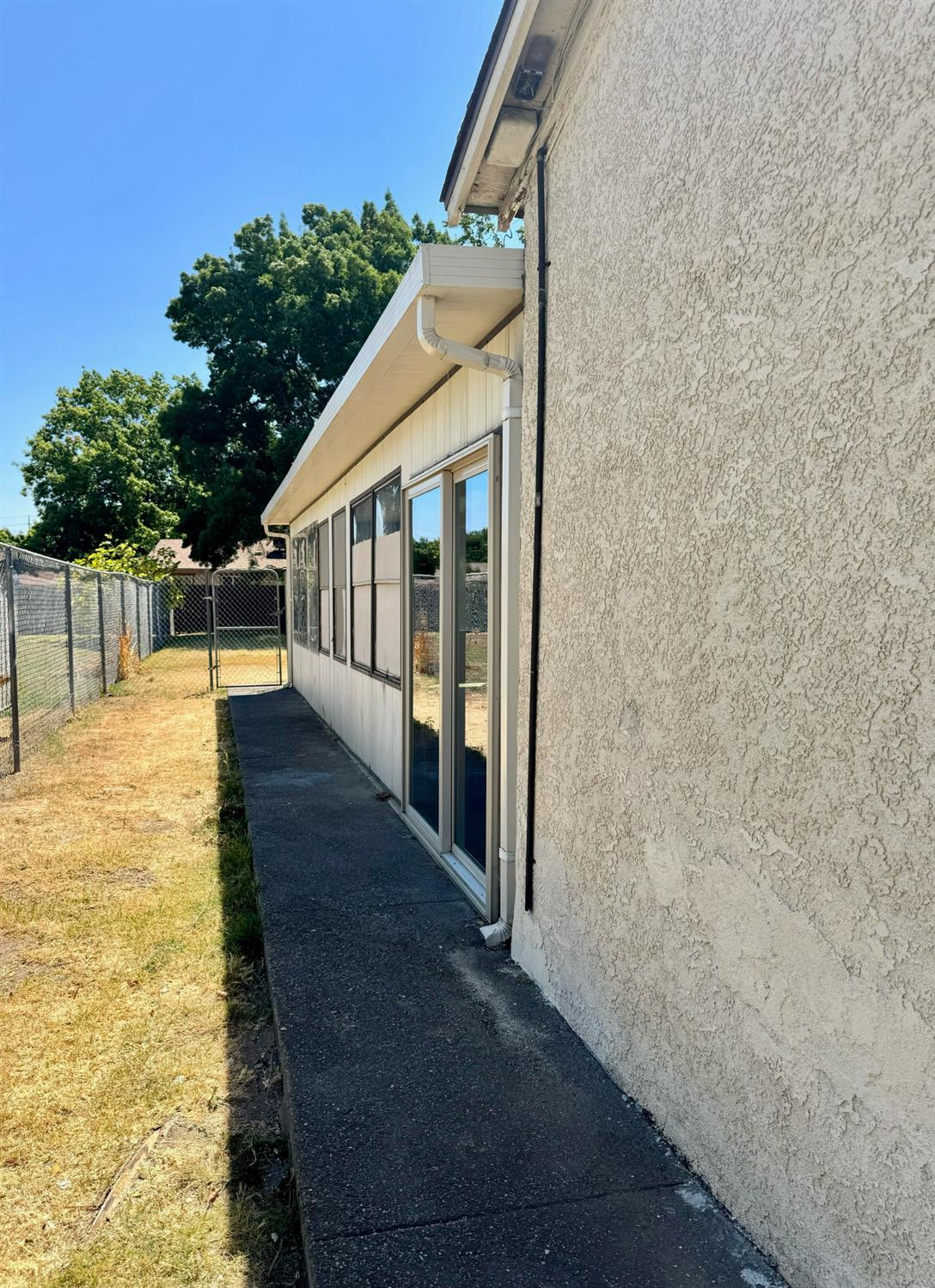 Detail Gallery Image 17 of 19 For 2818 Plover St, Sacramento,  CA 95815 - 4 Beds | 2 Baths
