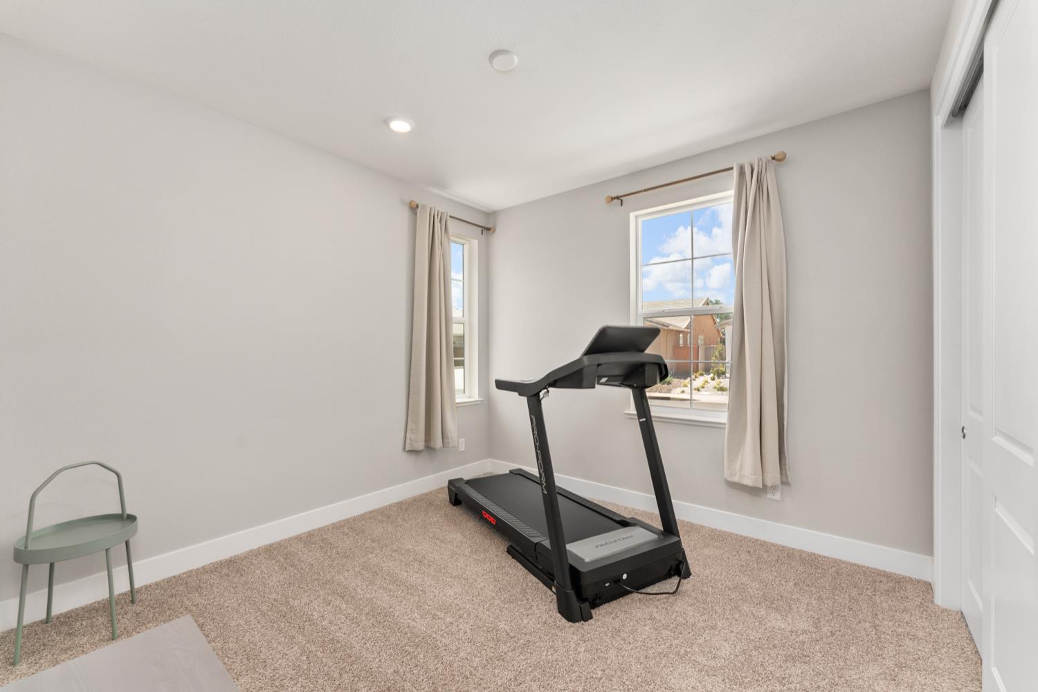 Detail Gallery Image 15 of 83 For 2073 Challenger Way, Roseville,  CA 95747 - 4 Beds | 3/1 Baths