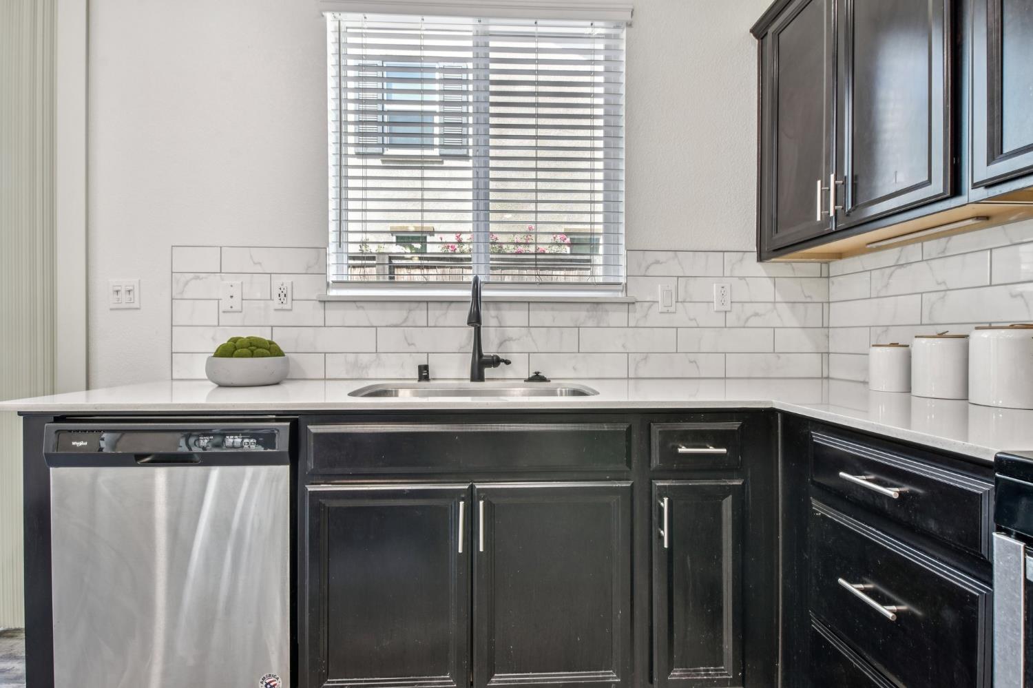 Detail Gallery Image 8 of 25 For 8205 Kramer Ranch Ln, Elk Grove,  CA 95758 - 3 Beds | 2/1 Baths