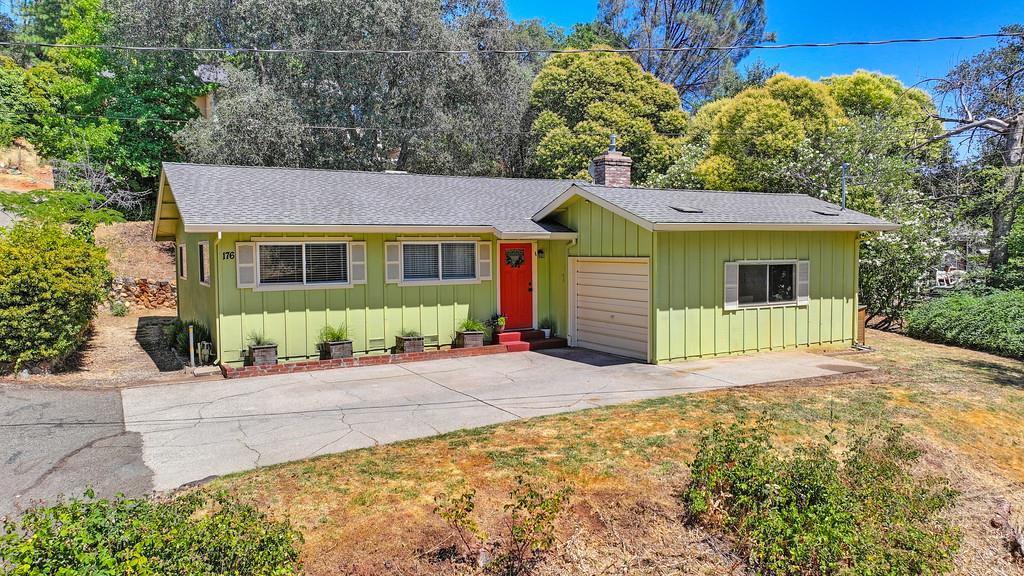 Detail Gallery Image 1 of 49 For 176 Mulberry Ln, Auburn,  CA 95603 - 3 Beds | 1 Baths