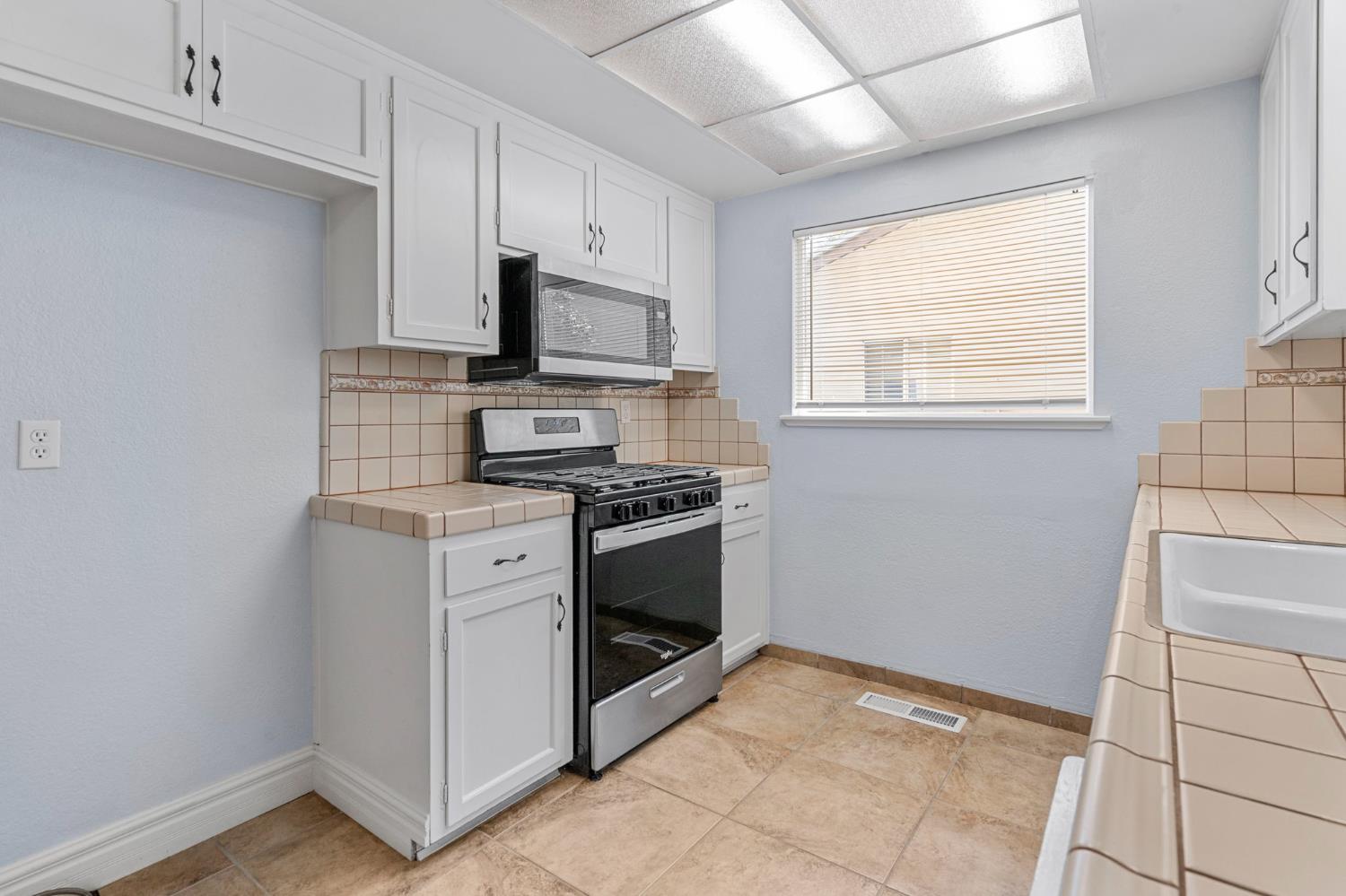 Detail Gallery Image 19 of 40 For 2040 Edgebrook Dr, Modesto,  CA 95354 - 3 Beds | 2 Baths