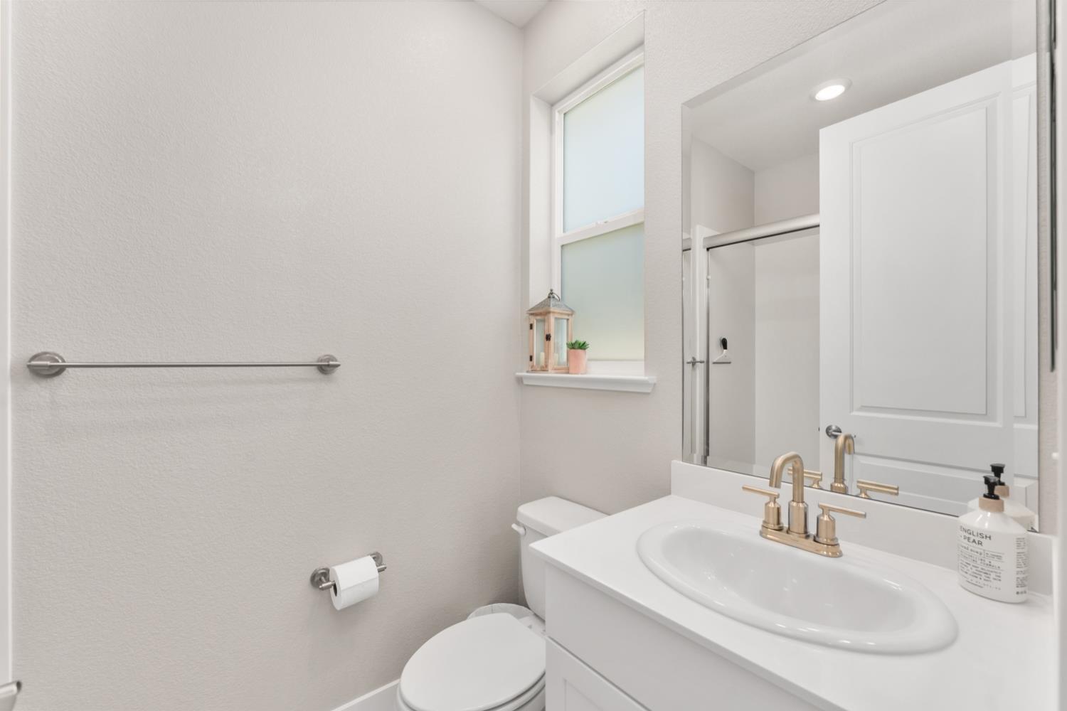Detail Gallery Image 17 of 83 For 2073 Challenger Way, Roseville,  CA 95747 - 4 Beds | 3/1 Baths