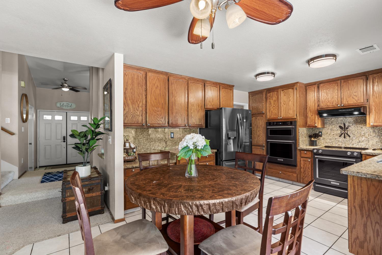 Detail Gallery Image 8 of 39 For 1551 Arnell Pl, Manteca,  CA 95337 - 3 Beds | 2/1 Baths