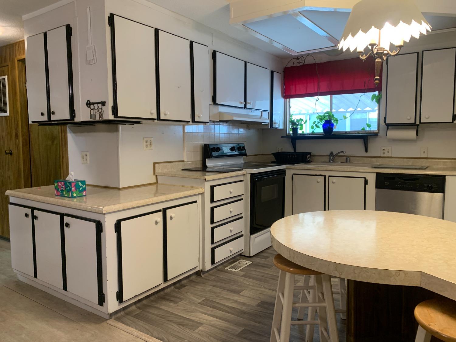 Detail Gallery Image 6 of 32 For 4911 Brookdale Dr. 144, Sacramento,  CA 95834 - 2 Beds | 2 Baths