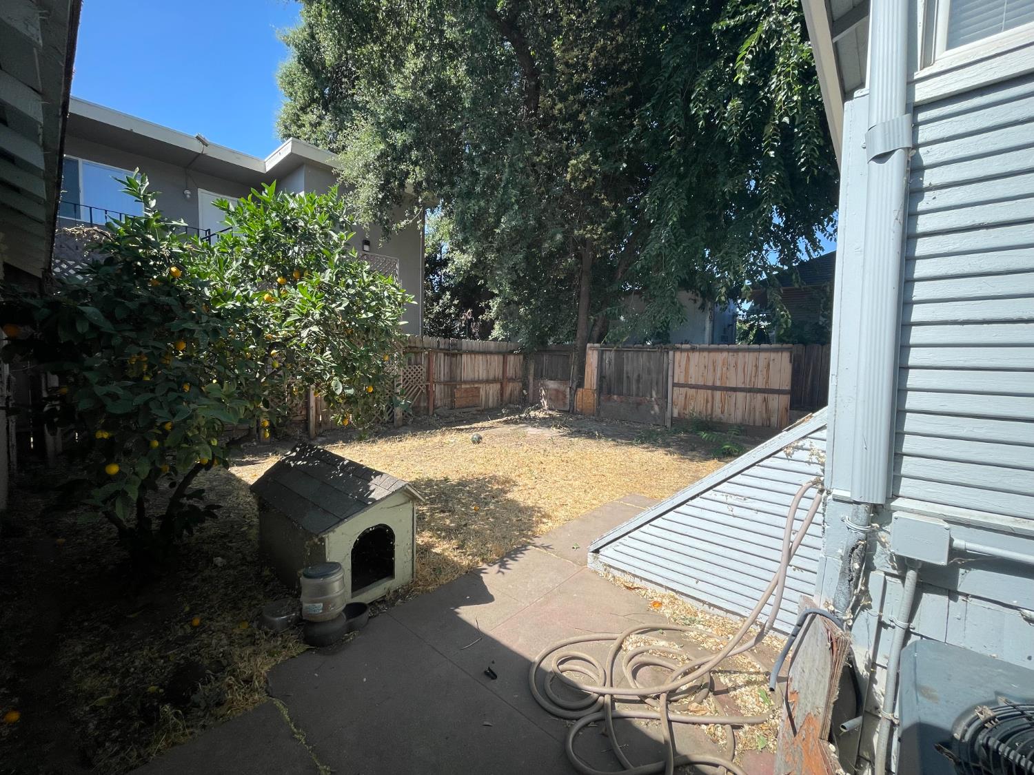 Detail Gallery Image 2 of 13 For 122 W Acacia, Stockton,  CA 95202 - 3 Beds | 1/1 Baths