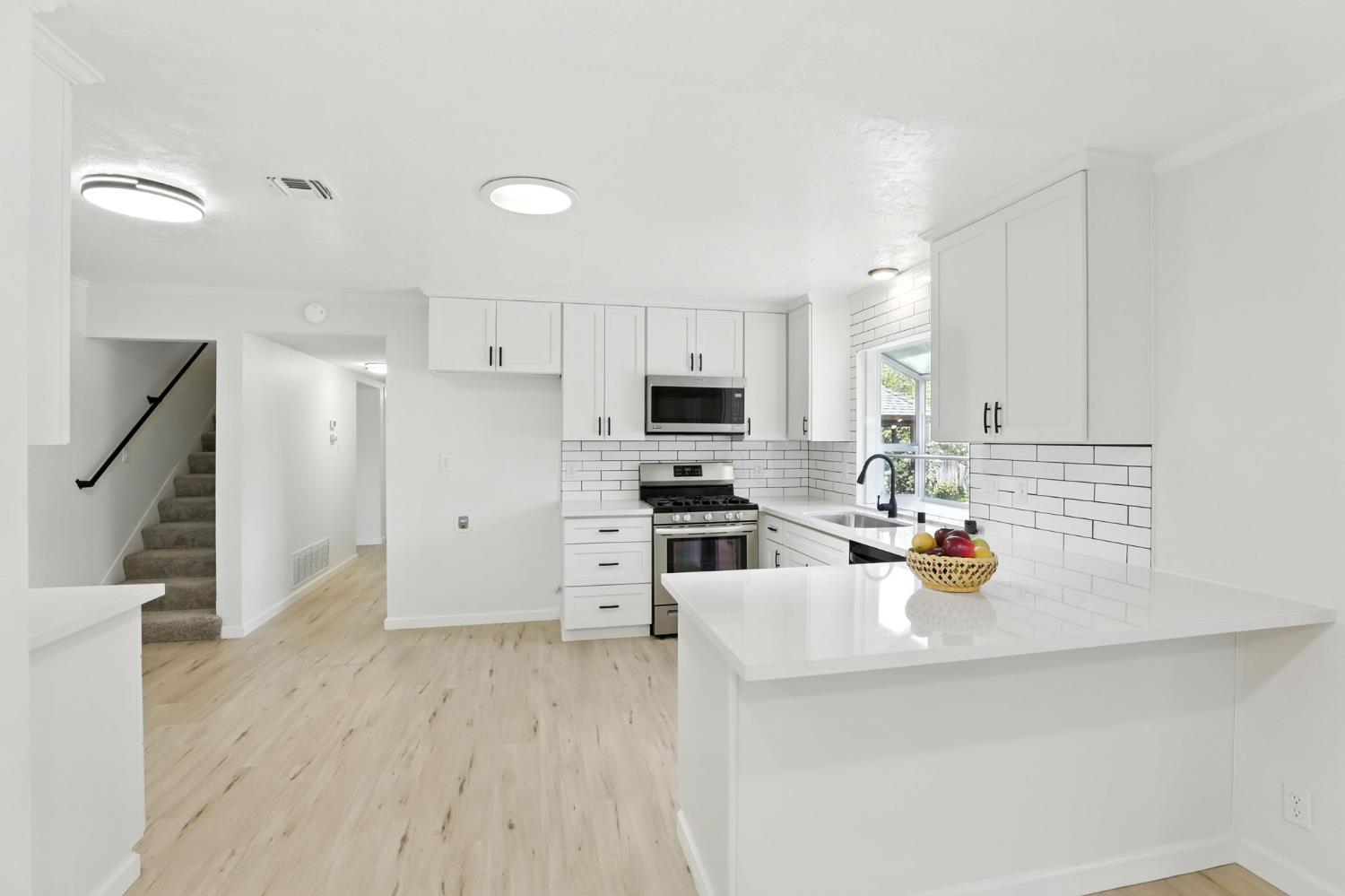 Detail Gallery Image 8 of 37 For 7969 Glenbar Way, Fair Oaks,  CA 95628 - 4 Beds | 2/1 Baths
