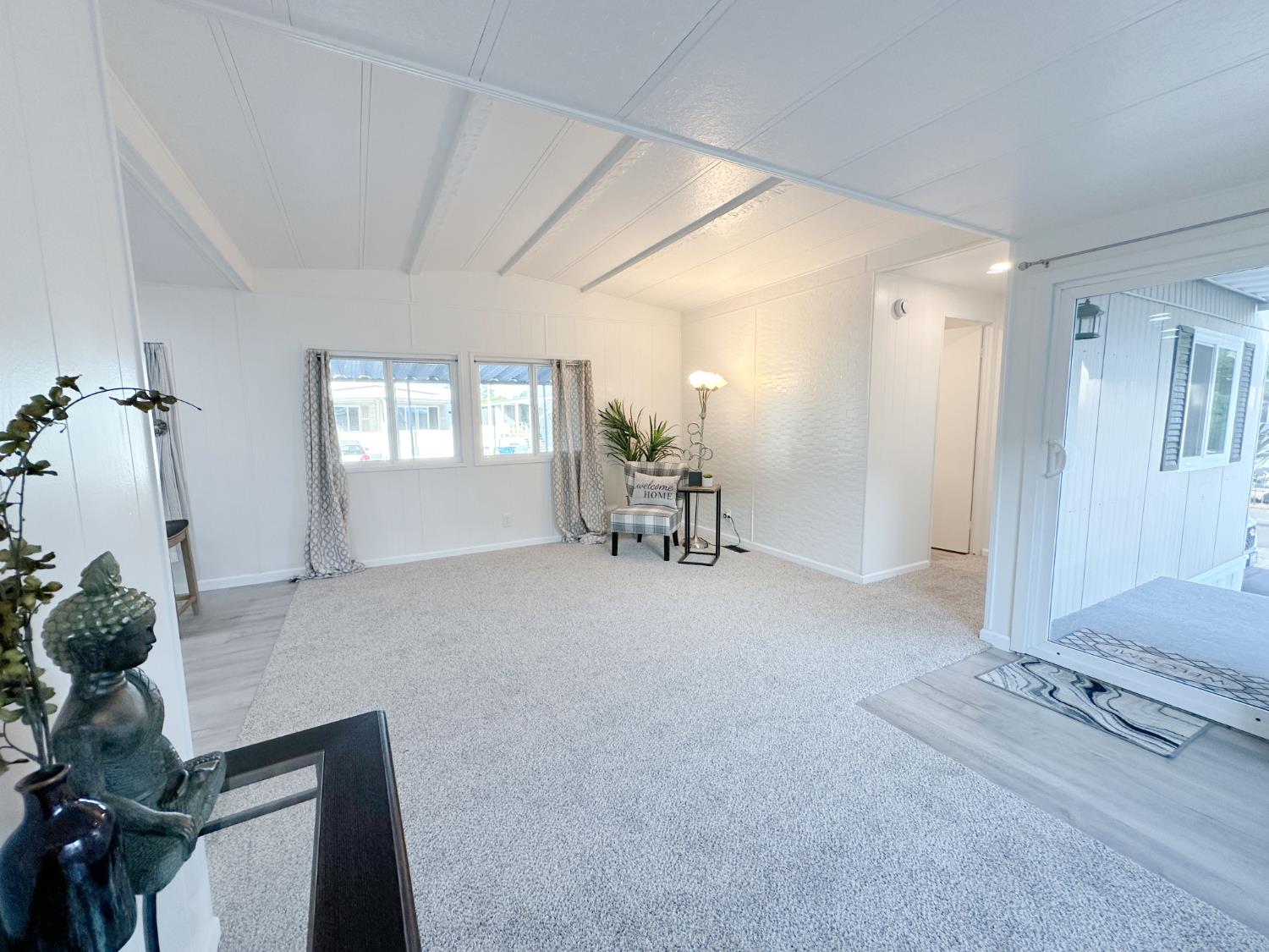Detail Gallery Image 4 of 27 For 6311 Convention Ln 100, Sacramento,  CA 95828 - 2 Beds | 2 Baths