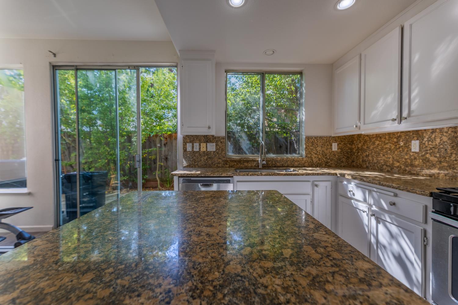 Detail Gallery Image 11 of 37 For 39965 Potrero Dr, Newark,  CA 94560 - 4 Beds | 3 Baths