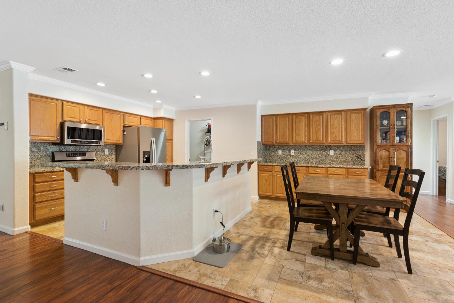 Detail Gallery Image 6 of 46 For 1162 Michelle Ct, Ripon,  CA 95366 - 5 Beds | 2 Baths