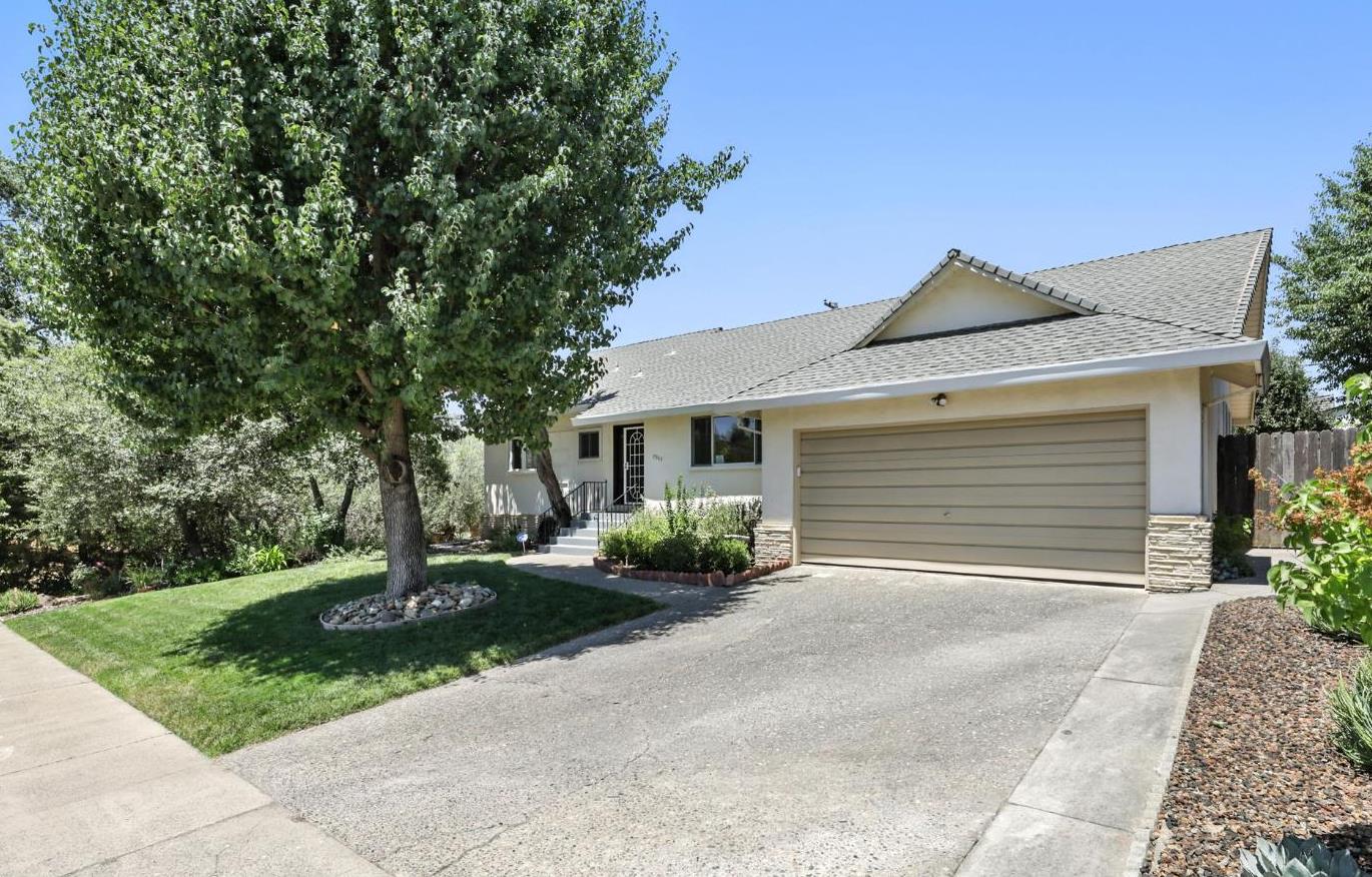 Detail Gallery Image 3 of 37 For 7969 Glenbar Way, Fair Oaks,  CA 95628 - 4 Beds | 2/1 Baths