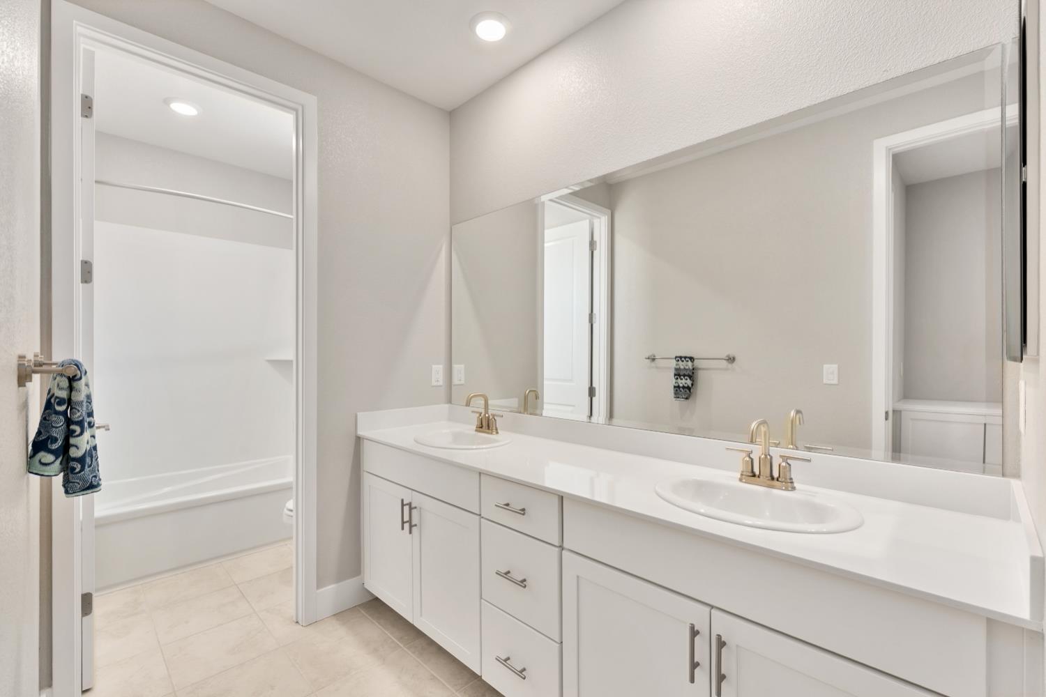 Detail Gallery Image 59 of 83 For 2073 Challenger Way, Roseville,  CA 95747 - 4 Beds | 3/1 Baths