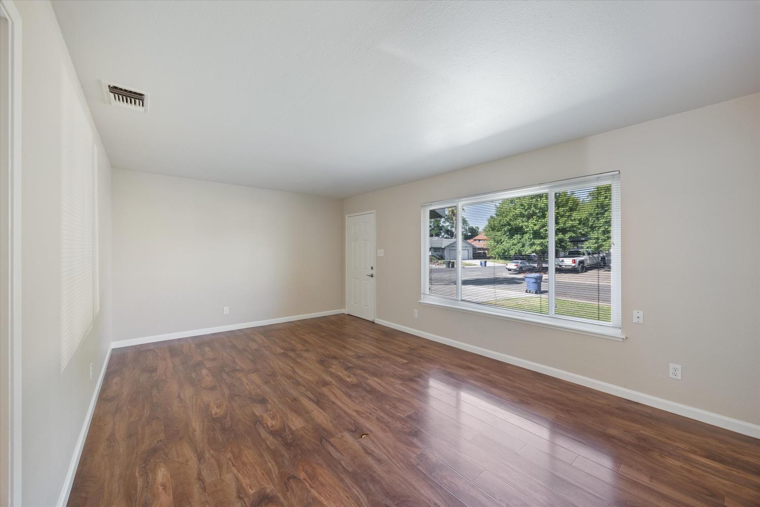 Detail Gallery Image 4 of 39 For 2326 Ramon Dr, Sacramento,  CA 95825 - – Beds | – Baths