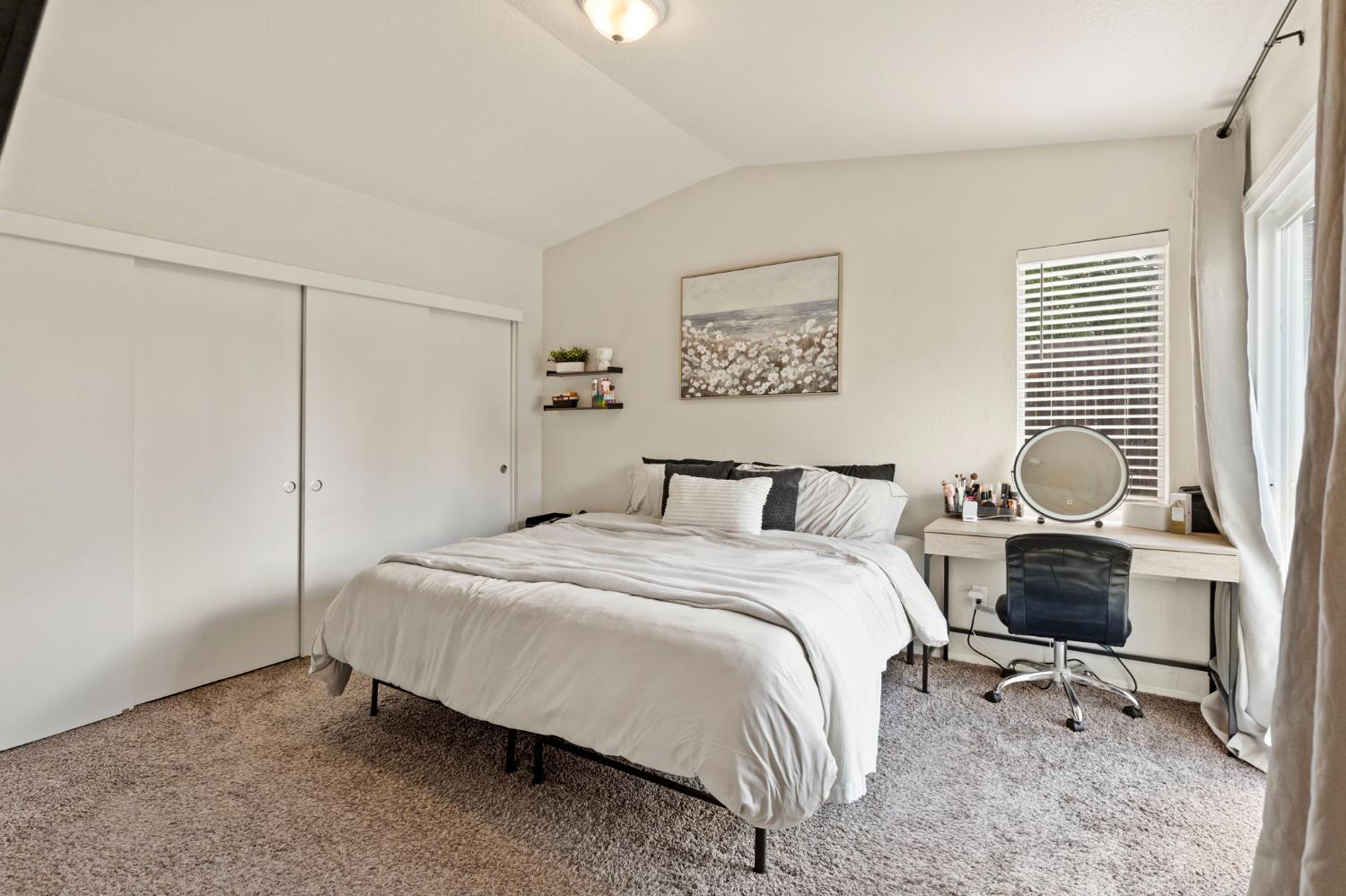Detail Gallery Image 10 of 22 For 5279 Jacinto Ave, Sacramento,  CA 95823 - 3 Beds | 2 Baths