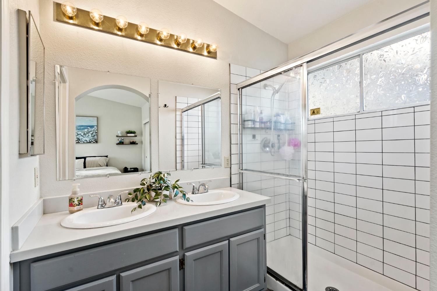 Detail Gallery Image 13 of 22 For 5279 Jacinto Ave, Sacramento,  CA 95823 - 3 Beds | 2 Baths