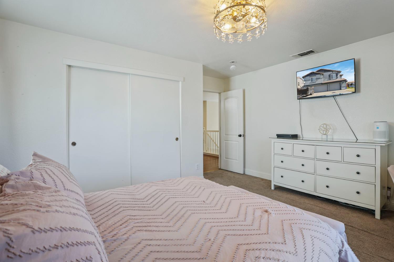 Detail Gallery Image 21 of 41 For 8841 Billfish Way, Sacramento,  CA 95828 - 5 Beds | 2/1 Baths
