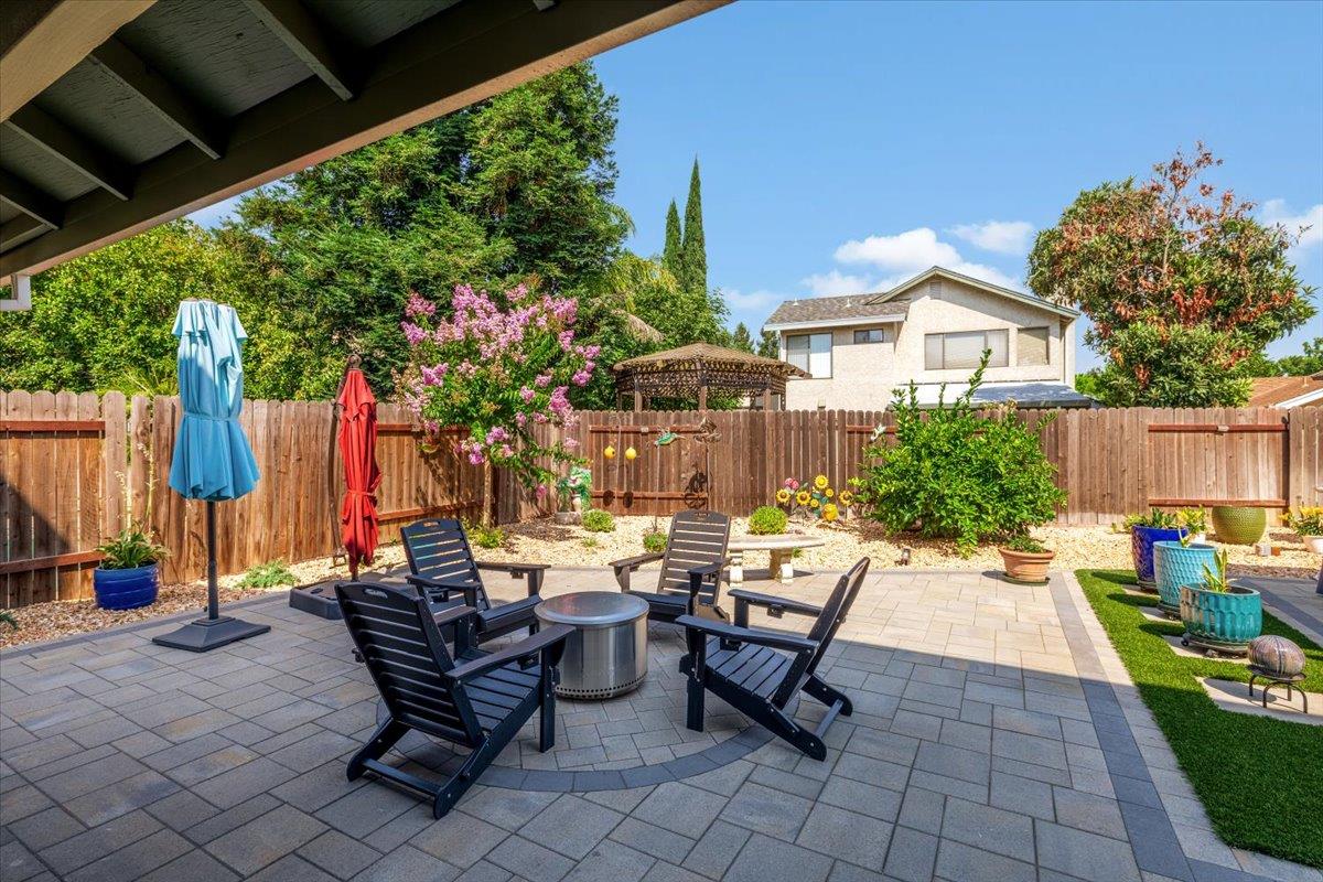 Detail Gallery Image 30 of 41 For 9128 Miners Creek Ct, Elk Grove,  CA 95758 - 4 Beds | 2/1 Baths