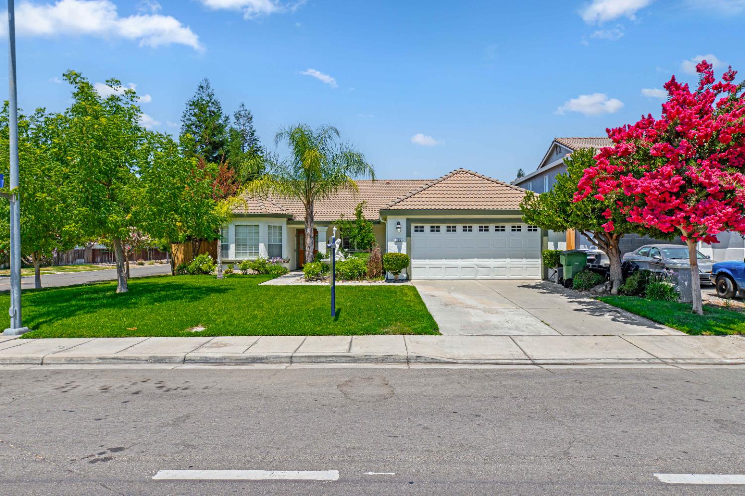 Detail Gallery Image 1 of 29 For 995 W Springer Dr, Turlock,  CA 95382 - 4 Beds | 2 Baths