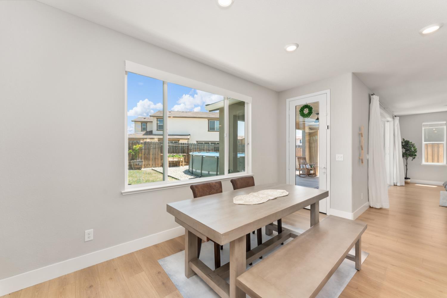 Detail Gallery Image 33 of 83 For 2073 Challenger Way, Roseville,  CA 95747 - 4 Beds | 3/1 Baths