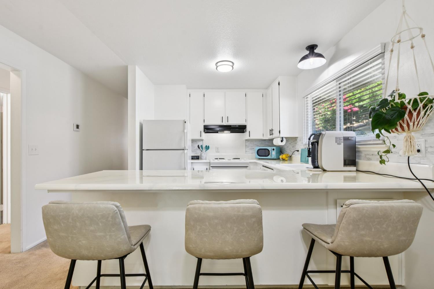 Detail Gallery Image 8 of 22 For 8363 La Riviera Dr, Sacramento,  CA 95826 - 2 Beds | 1/1 Baths