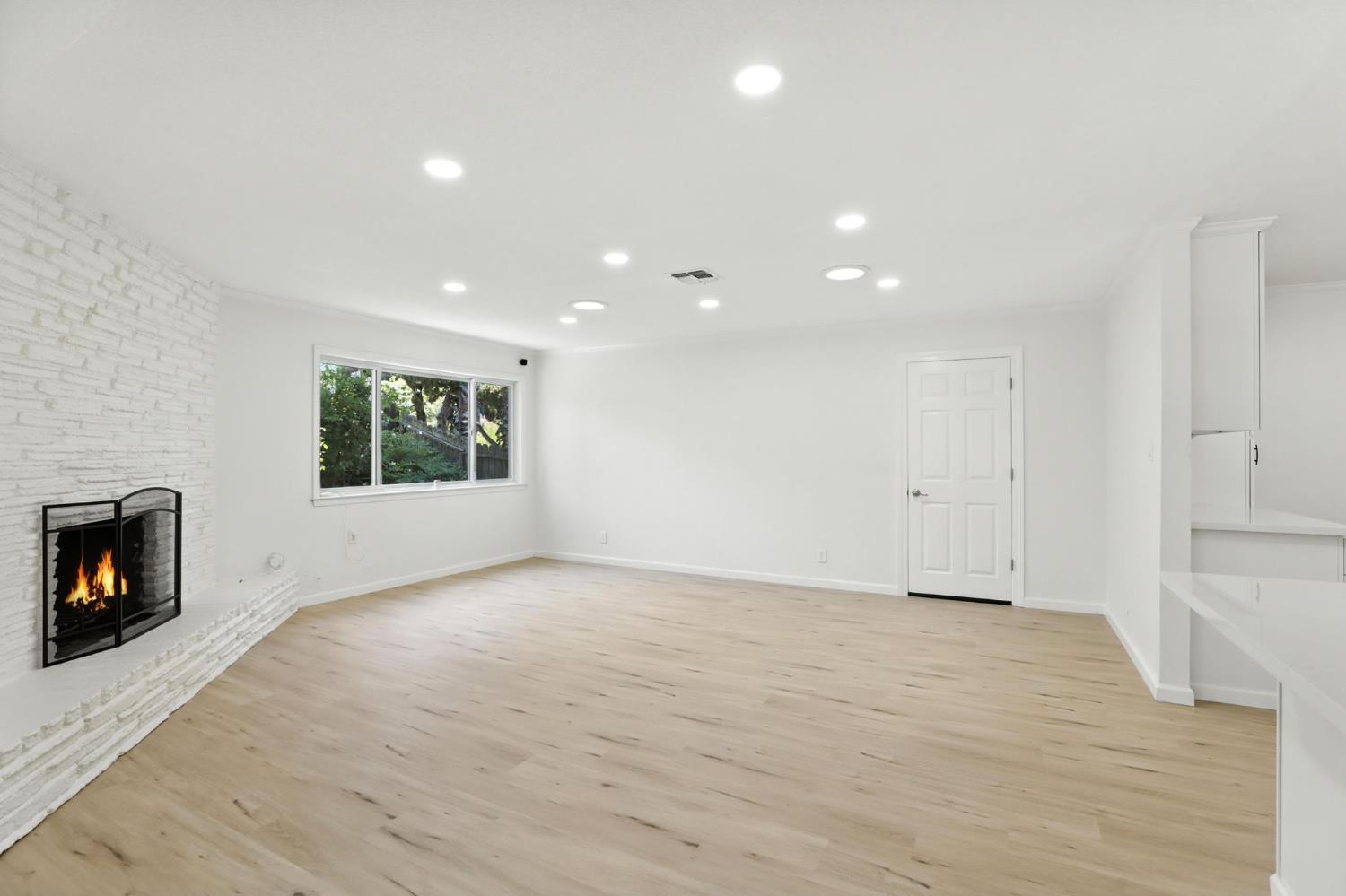 Detail Gallery Image 14 of 37 For 7969 Glenbar Way, Fair Oaks,  CA 95628 - 4 Beds | 2/1 Baths