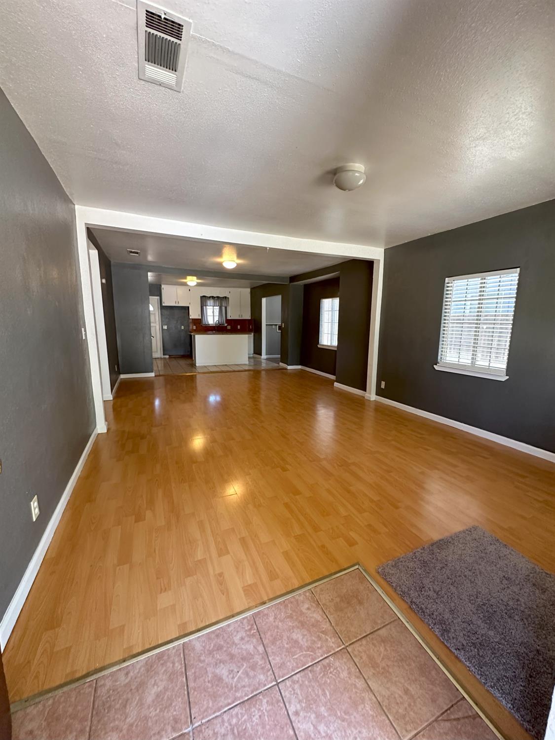Detail Gallery Image 5 of 20 For 405 Colorado Ave, Modesto,  CA 95351 - 3 Beds | 2 Baths
