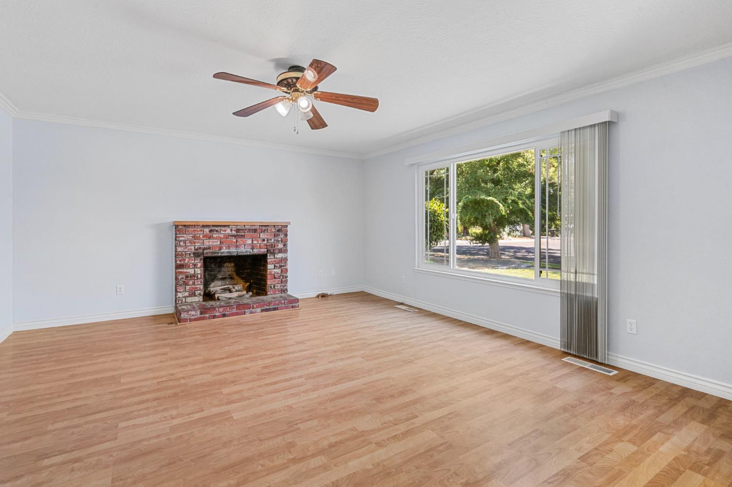 Detail Gallery Image 11 of 40 For 2040 Edgebrook Dr, Modesto,  CA 95354 - 3 Beds | 2 Baths
