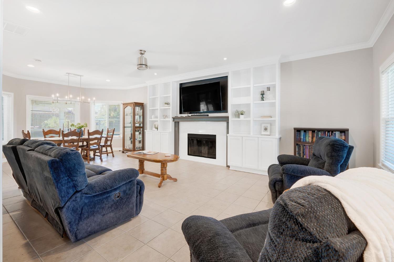 Detail Gallery Image 7 of 31 For 700 Fairview Dr, Woodland,  CA 95695 - 4 Beds | 2/1 Baths