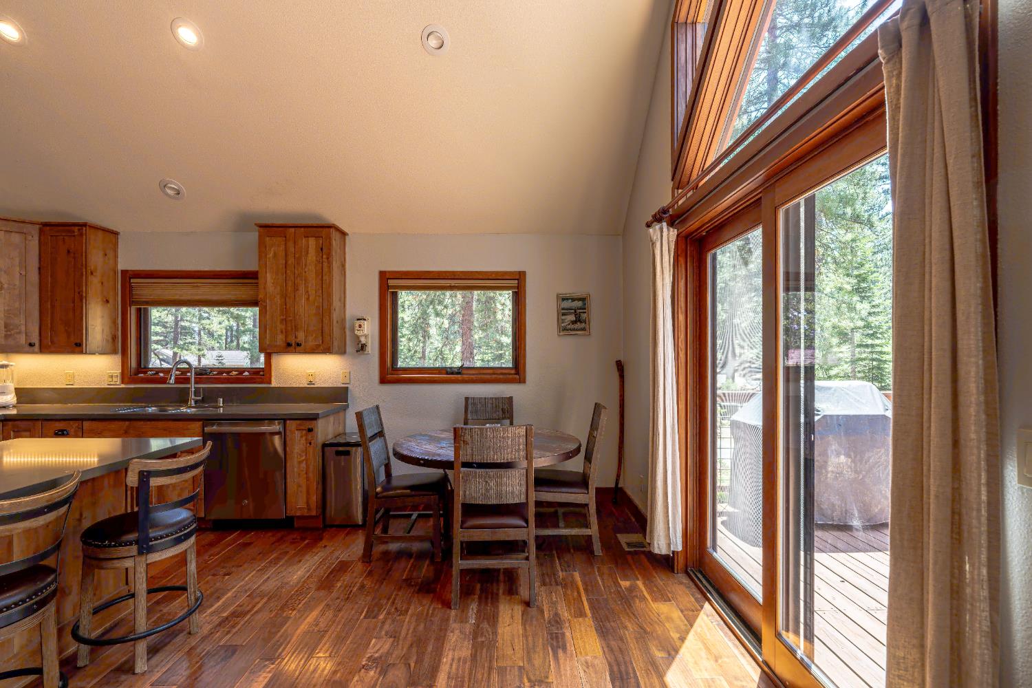 Detail Gallery Image 21 of 47 For 10854 Royal Crest Dr, Truckee,  CA 96161 - 2 Beds | 1/1 Baths