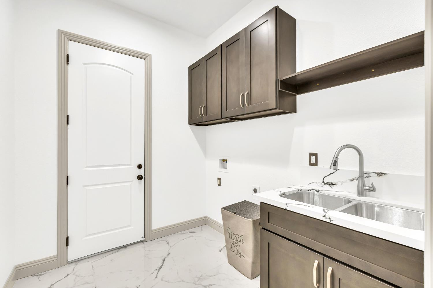 Detail Gallery Image 56 of 98 For 14537 Mira Vista Ln, Lockeford,  CA 95237 - 7 Beds | 4/1 Baths